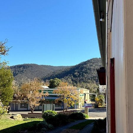 Colonial Motel Omeo Esterno foto